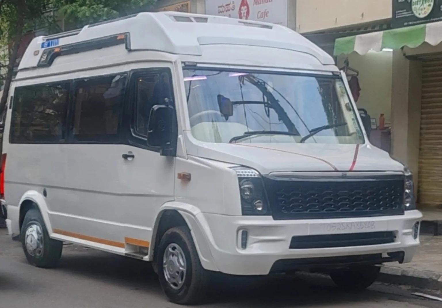 White premium Traveller vehicle from the side
